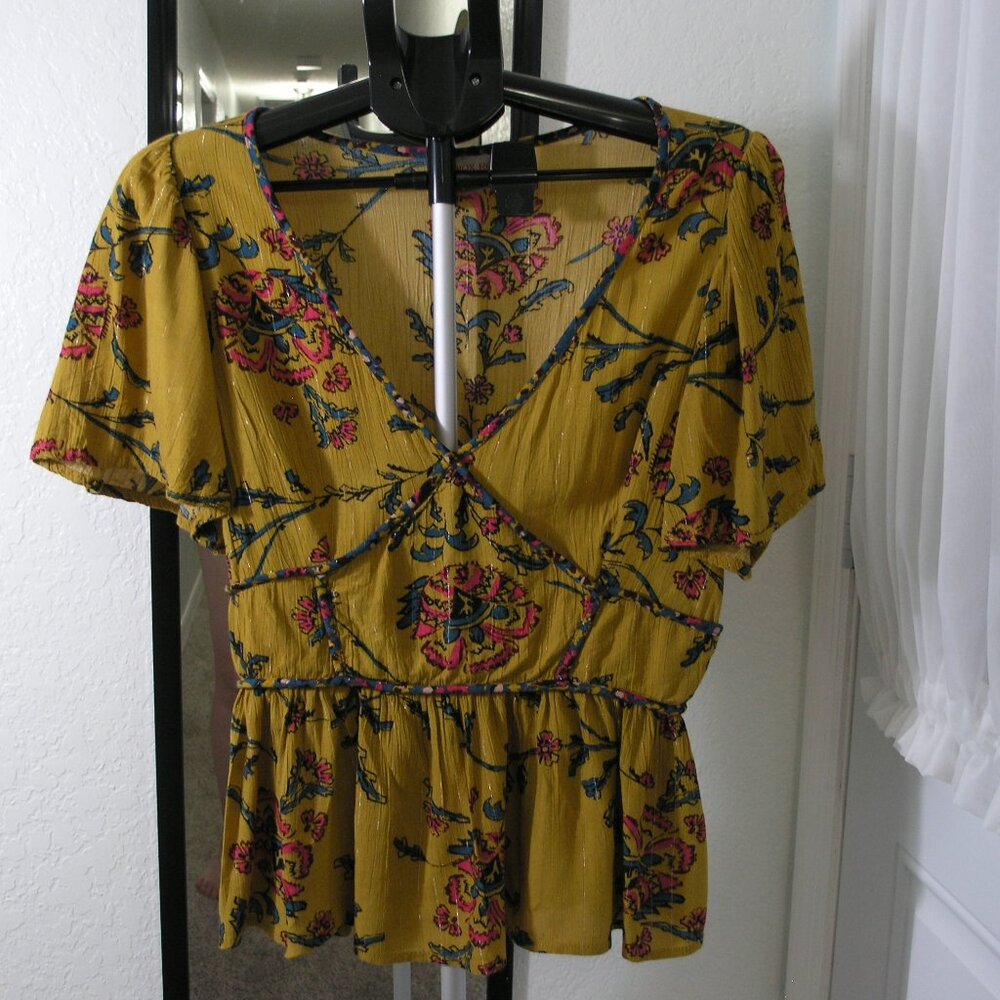 Knox Rose Flutter Sleeve V Neck Multi color Pleasant Top Size med